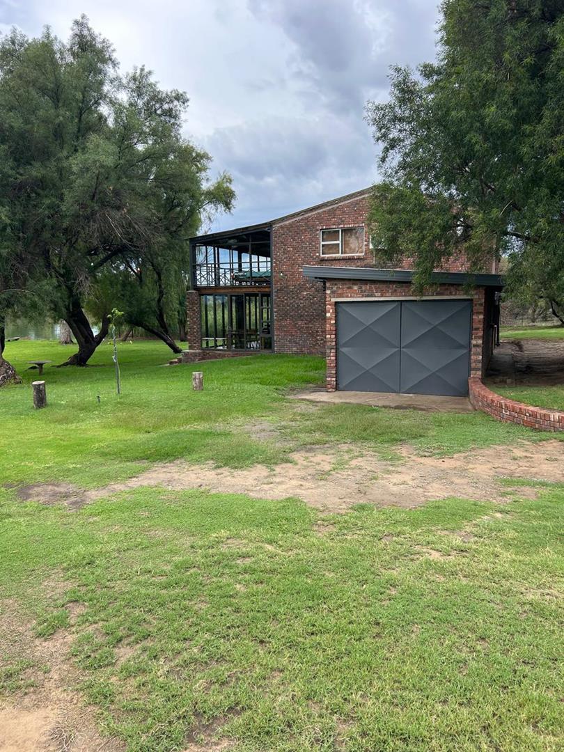 4 Bedroom Property for Sale in Douglas Rural Northern Cape